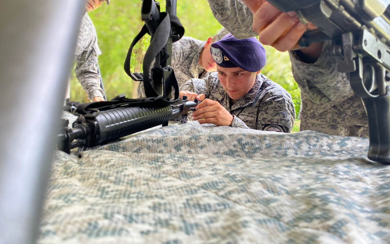 Con Olimpiadas, la especialidad de Seguridad y Defensa de Bases continúa celebrando sus 95 años