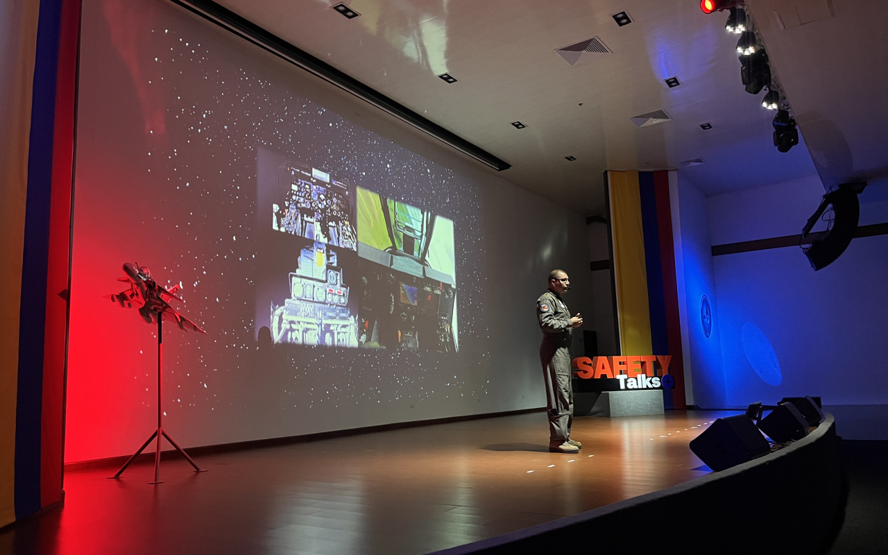 Con ‘Safety Talk Plus’ su Fuerza Aérea Colombiana promueve la seguridad operacional
