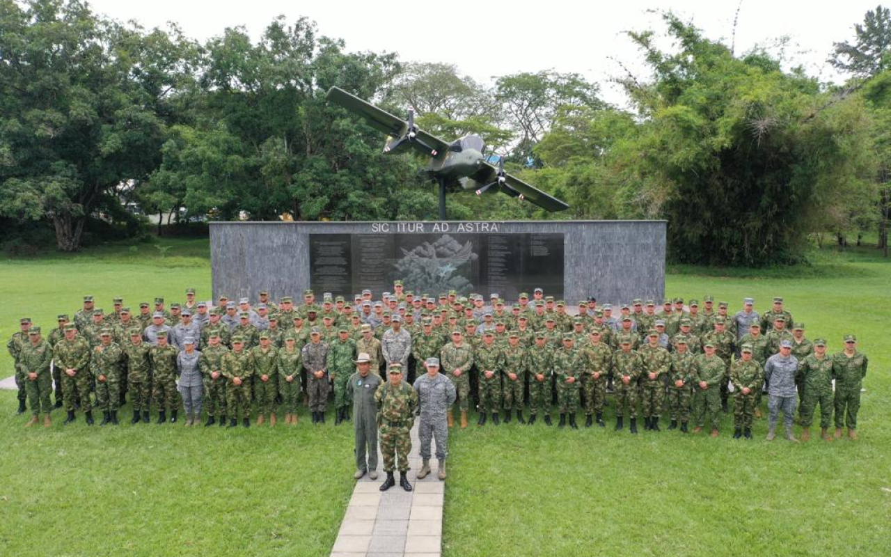 En el Meta, su Fuerza Aérea recibió a alumnos militares de la Escuela Superior de Guerra