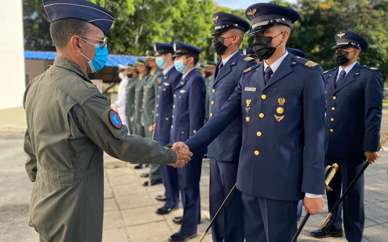Oficiales colombianos y chilenos se formarán como pilotos de ala rotatoria