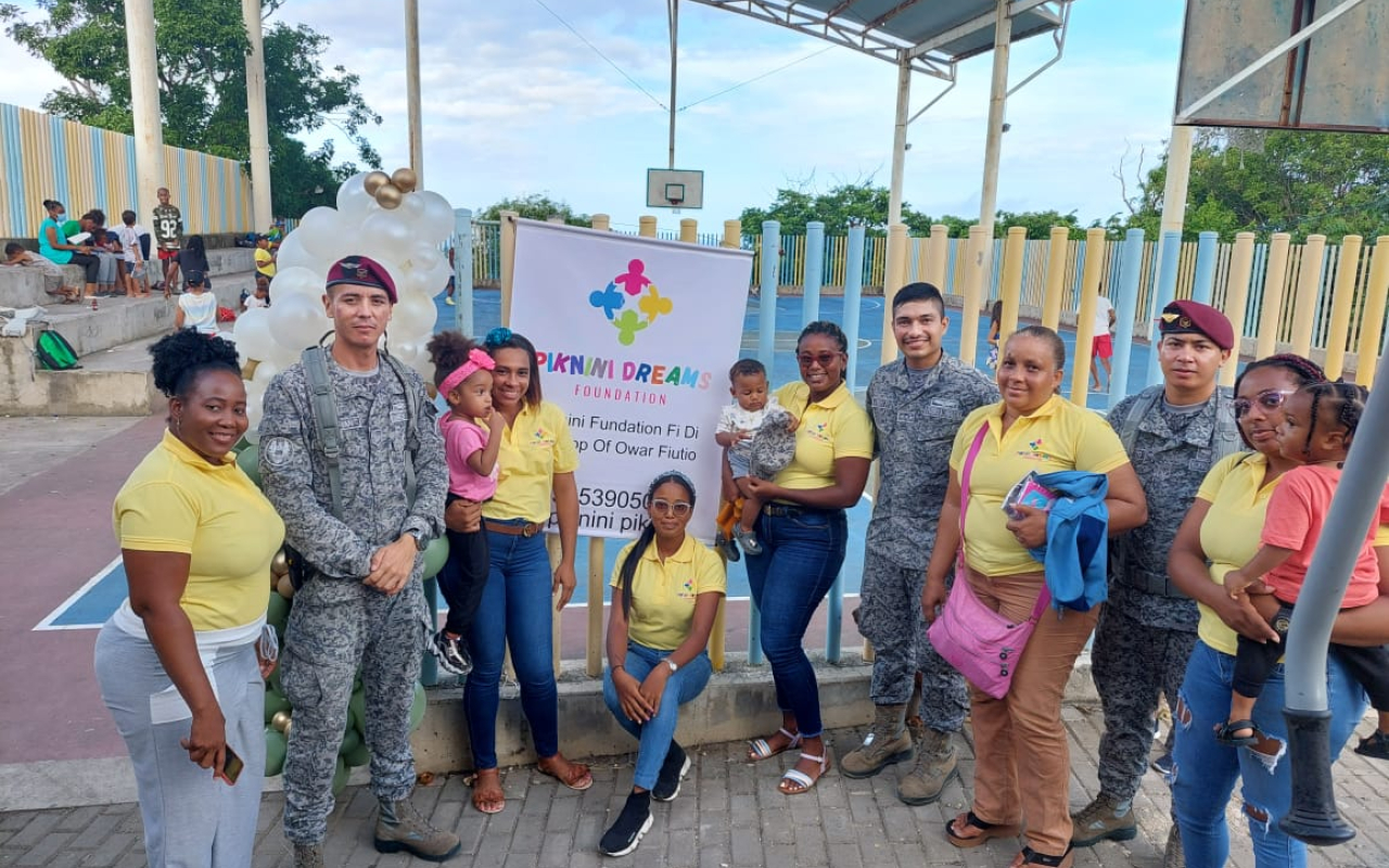 Pedagogía y entrega de regalos a niños isleños y raizales