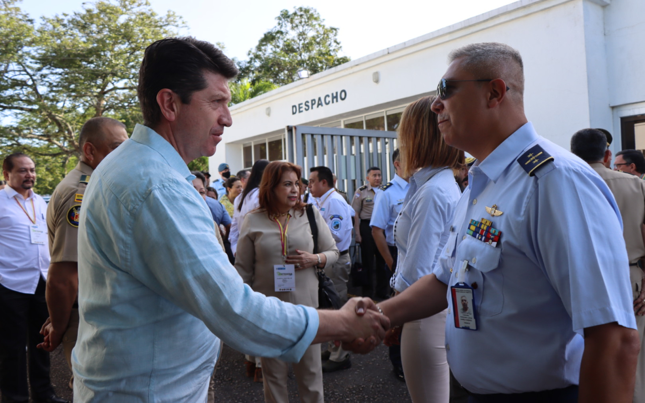 Agenda de gobierno fue apoyada por su Fuerza Aérea Colombiana  