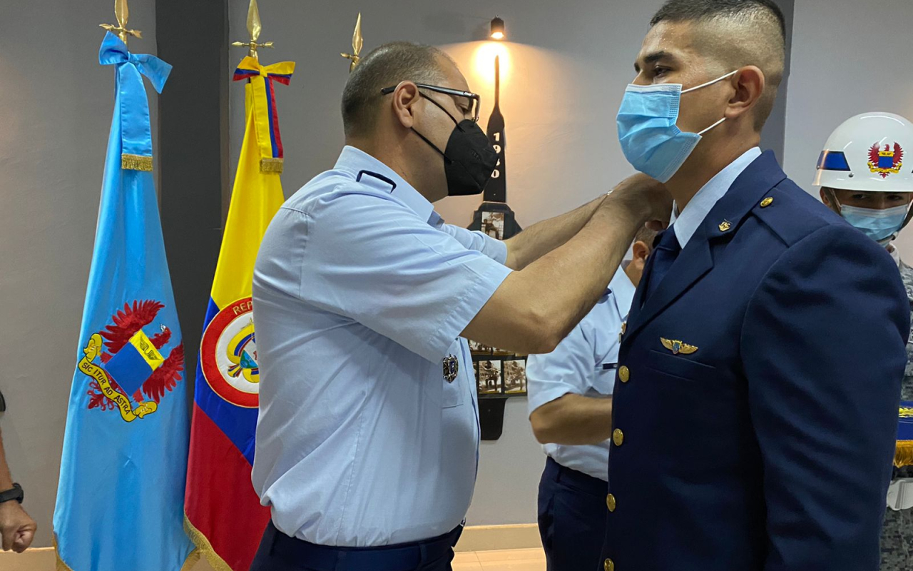 Oficiales ascienden en el Comando Aéreo de Combate No.1