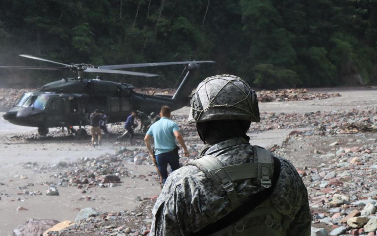 Maquinarias necesarias para reparación de acueducto fueron transportadas por su Fuerza Aérea