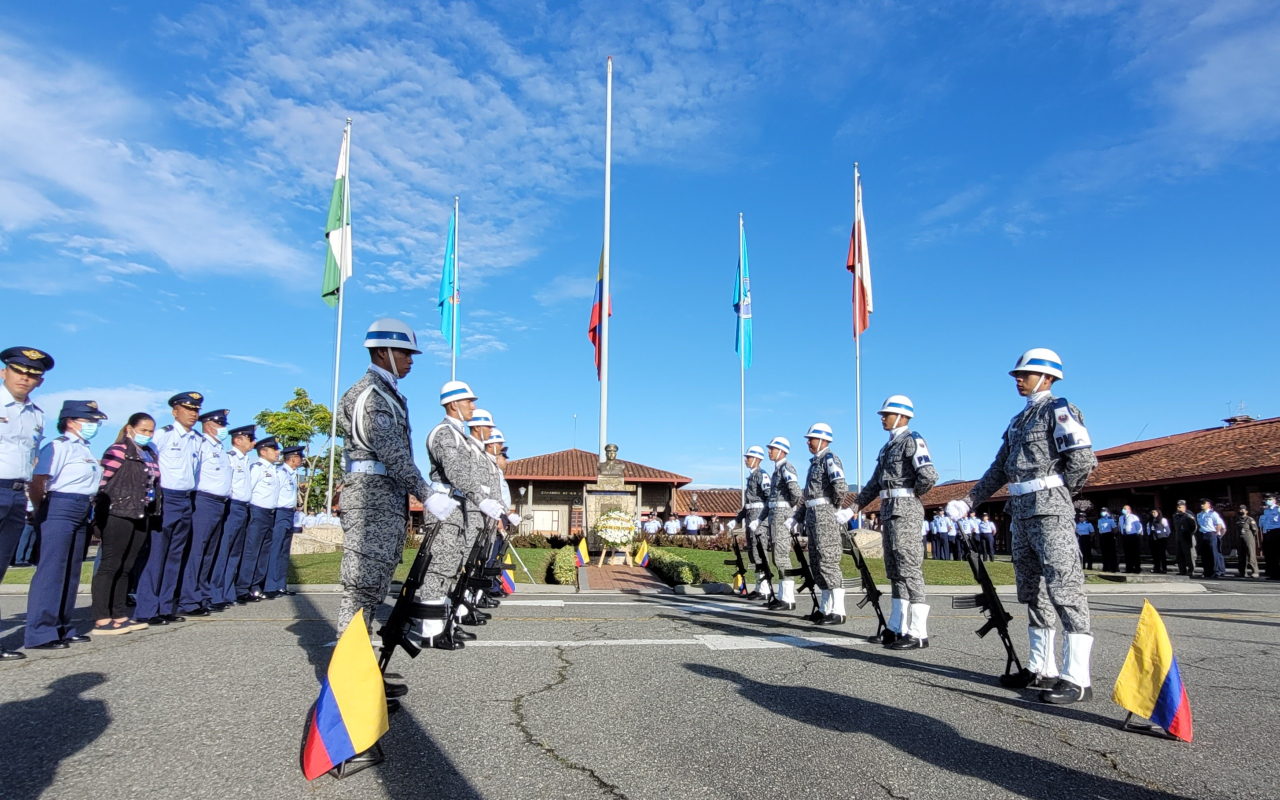 CACOM 5 rinde homenaje a los Héroes de la Nación y sus Familias