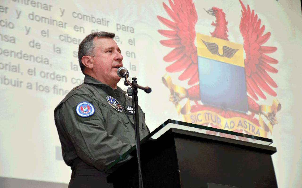 Primera cátedra de doctrina dictada por el Comandante de su Fuerza Aérea Colombiana 