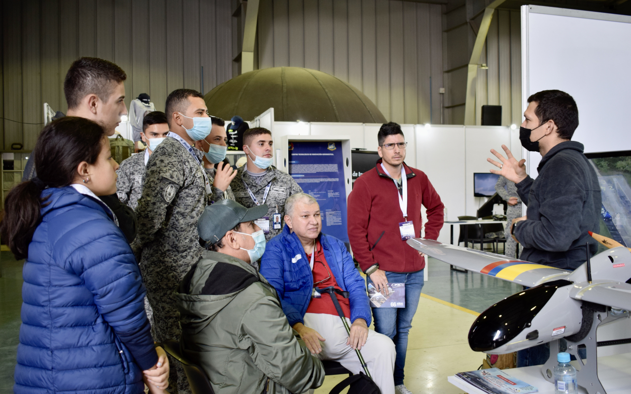 Cerca de 1800 personas participaron de la feria de  capacidades de la industria aeroespacial Colombia