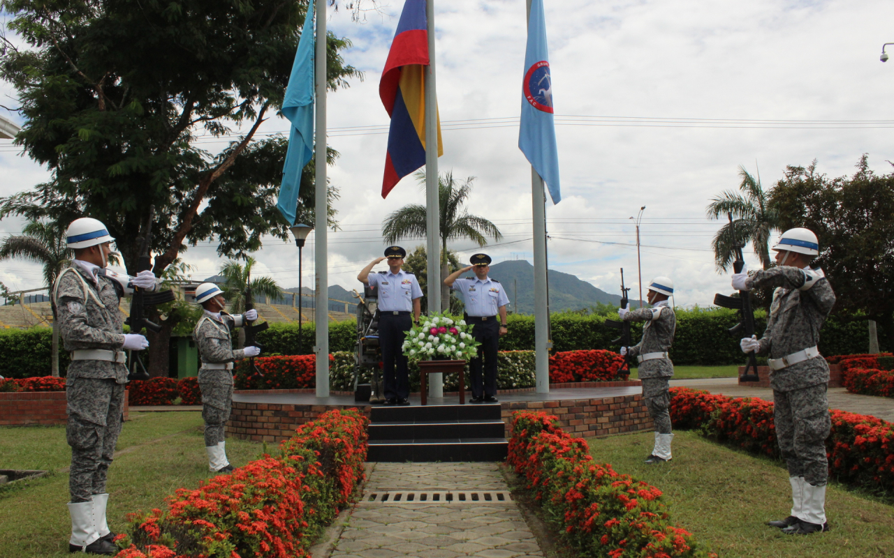 Conmemoración del Día del Héroe Nacional y sus Familias en el Grupo Aéreo del Casanare