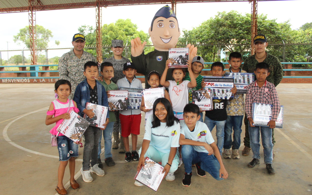 Su Fuerza Aérea visita resguardo indígena en Orocué, Casanare