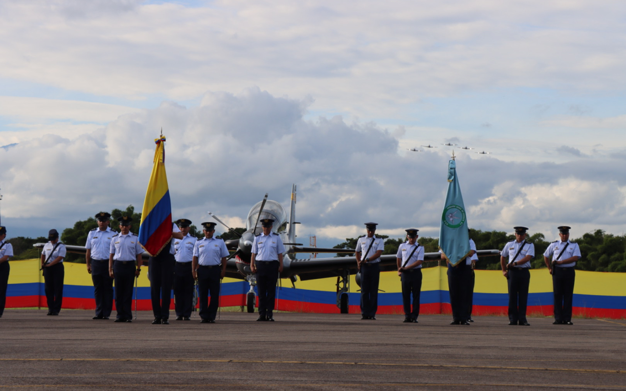 Con ceremonia militar y revista aérea el Comando Aéreo de Combate No. 2, celebró su aniversario