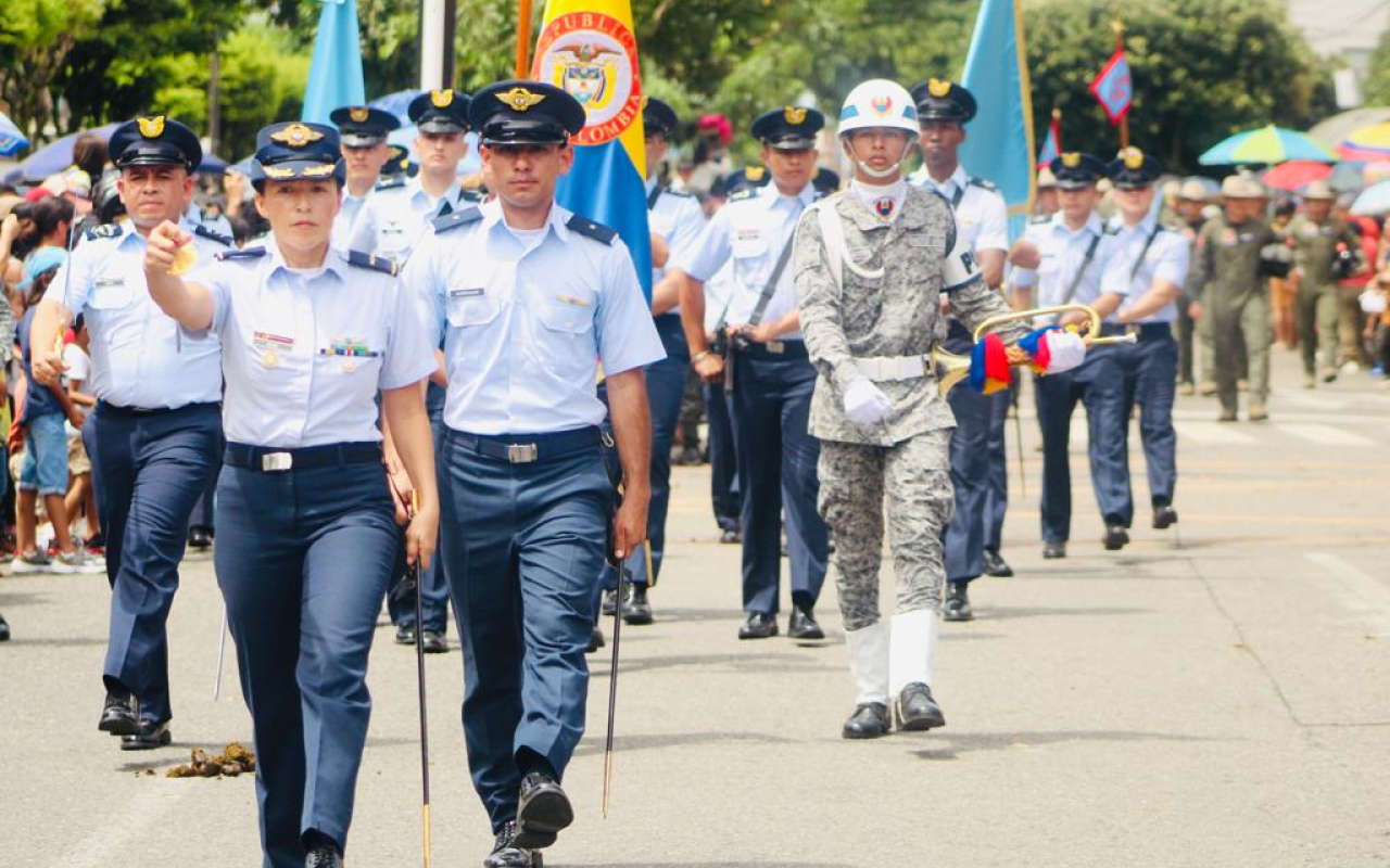 El oriente colombiano izó con orgullo la tricolor nacional en el desfile Militar y Policial  