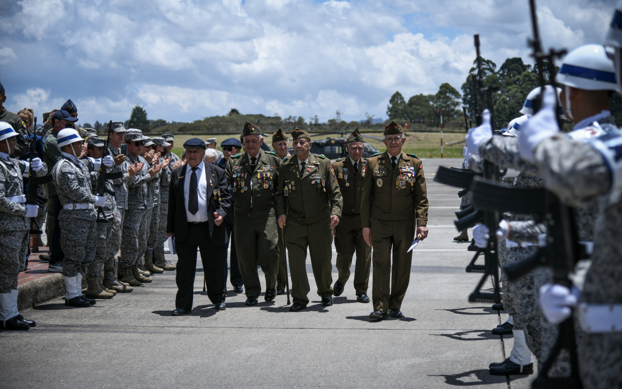 Emotivo Homenaje rindió el CACOM 5a los veteranos de la Guerra de Corea