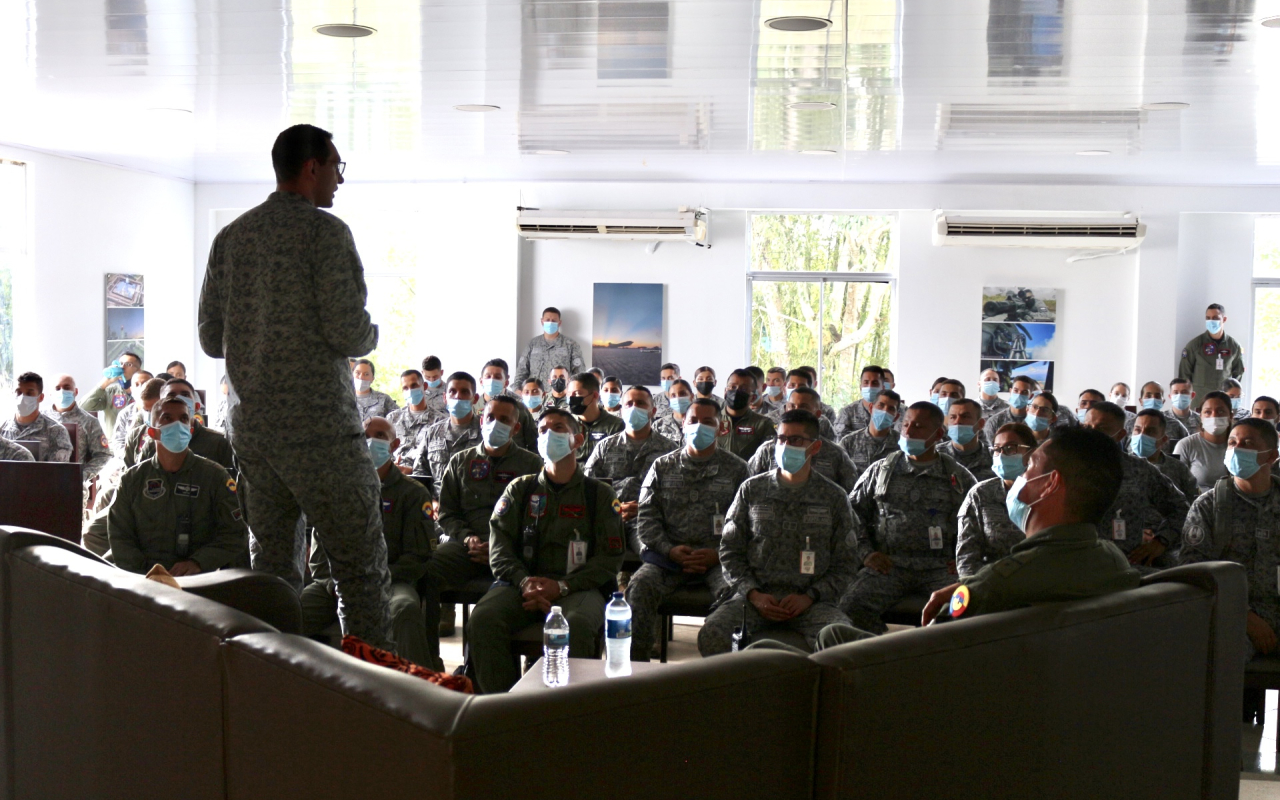 Afianzar la identidad institucional en el Comando Aéreo de  Combate N.6 es una prioridad