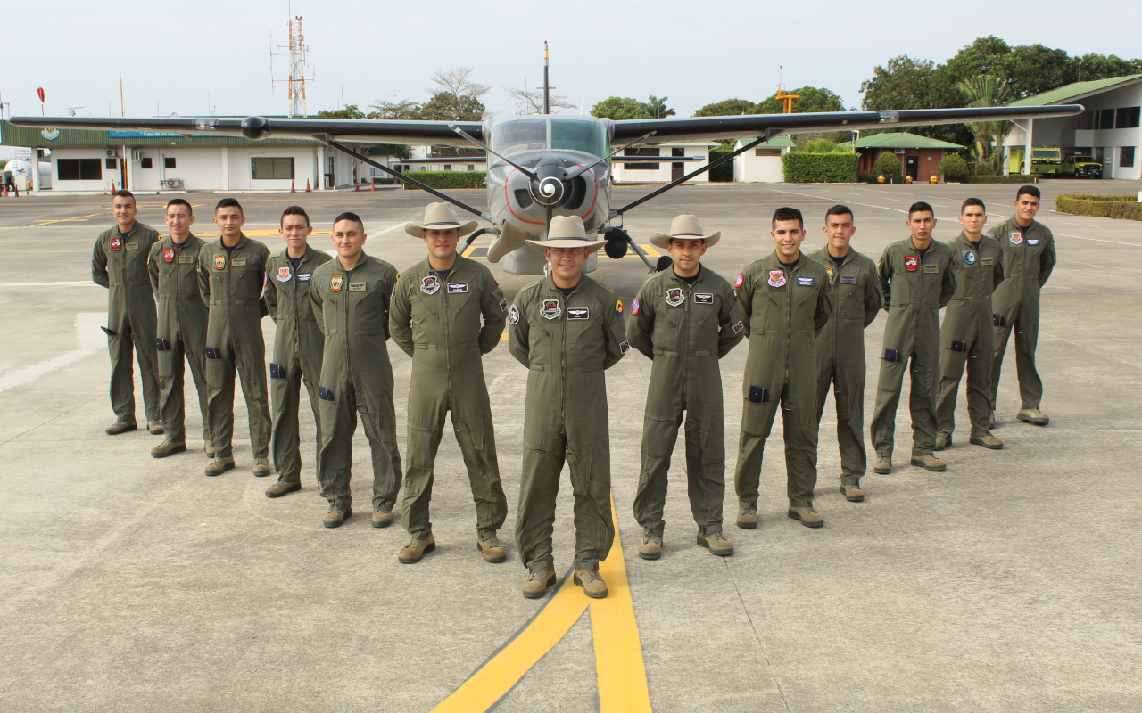 Finaliza curso de formación de tripulaciones en la Escuela del C-208 Caravan