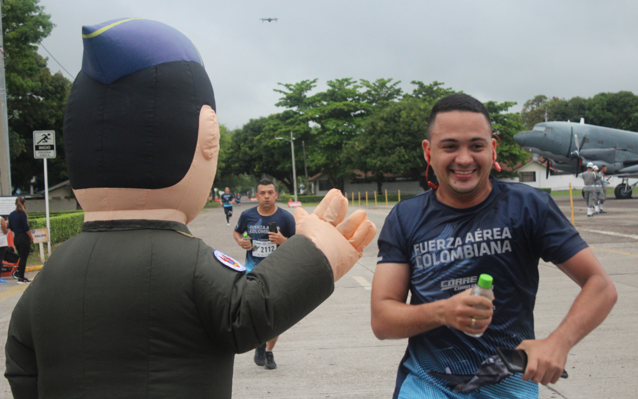 En Puerto Salgar, se corrió como el viento en honor a los 103 años de su Fuerza Aérea Colombiana 