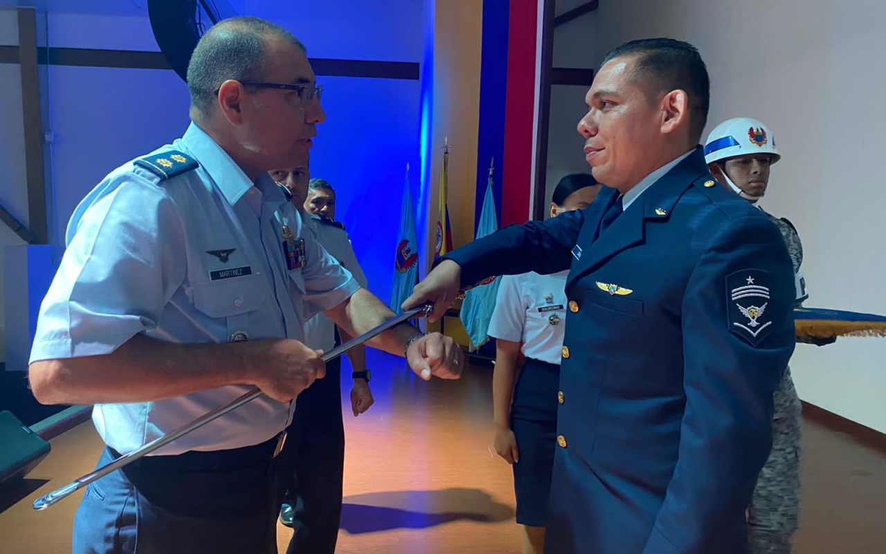 Suboficiales ascienden al grado inmediatamente superior en el Comando Aéreo de Combate No.1