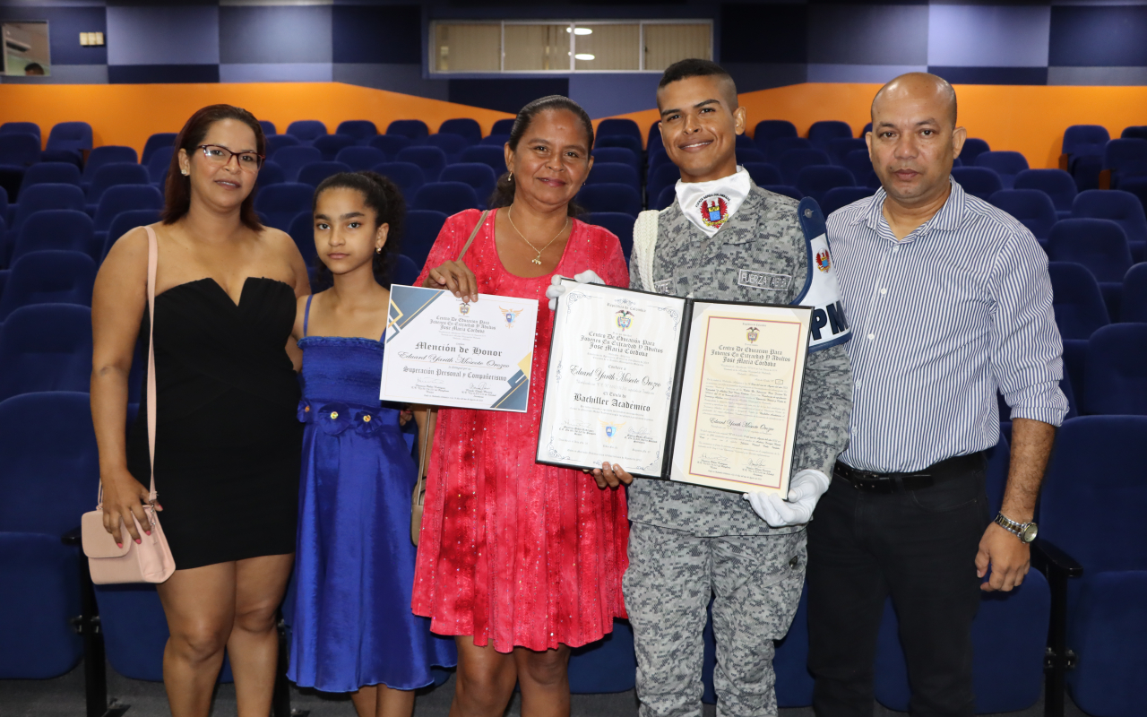 Nueve Soldados culminaron bachillerato con el apoyo de su Fuerza Aérea