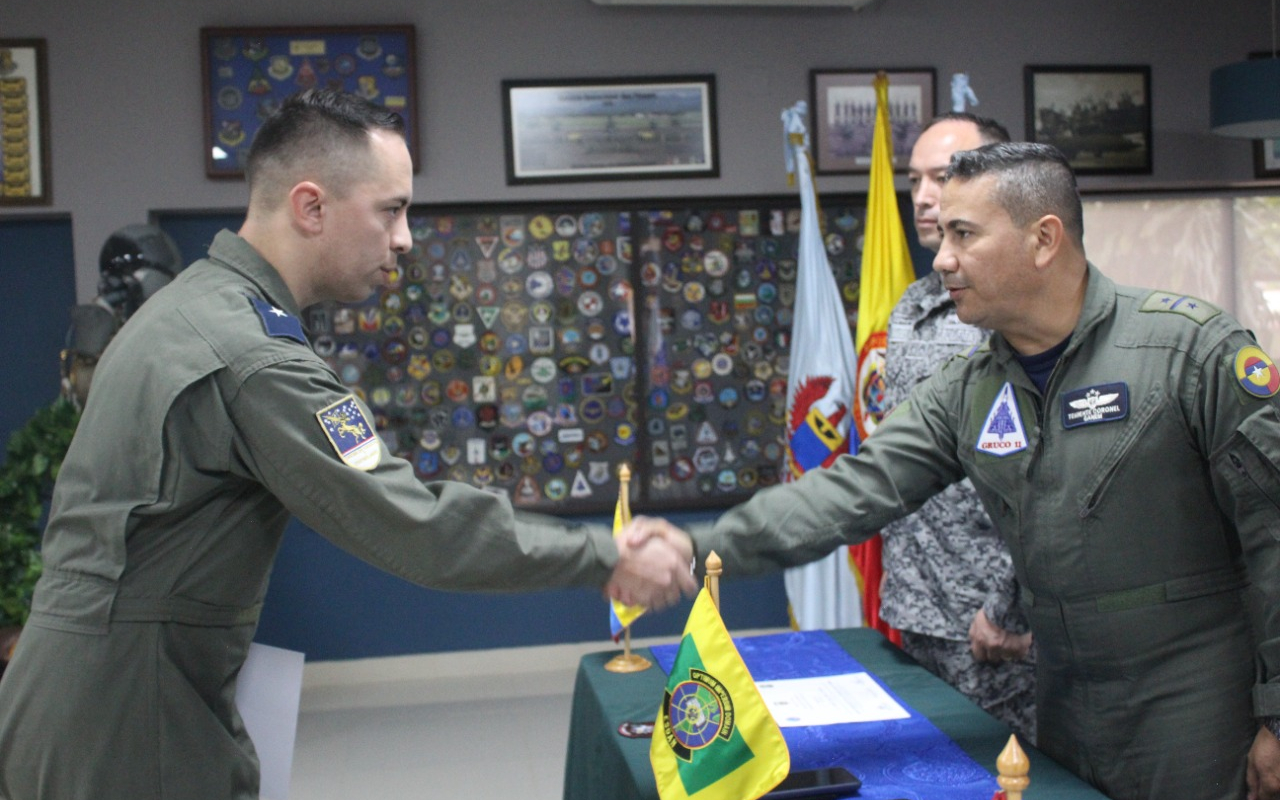 Se dio clausura al curso de Transición Oficial Controlador de Armas en el Comando Aéreo de Combate No. 1