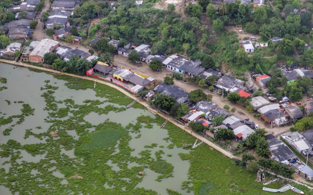 Su Fuerza Aérea realiza monitoreo constante de los sectores afectados por inundaciones en Atlántico