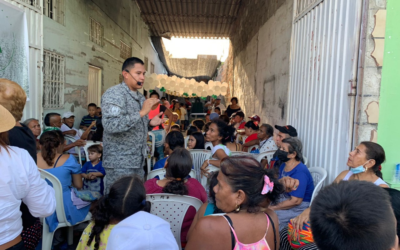 Por su trabajo en pro del medio ambiente, recicladores reciben reconocimiento por parte de su  Fuerza Aérea Colombiana
