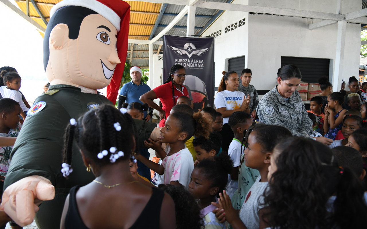 ‘Operación Gratitud’ alegró la Navidad a niños y niñas de Acandí, Chocó