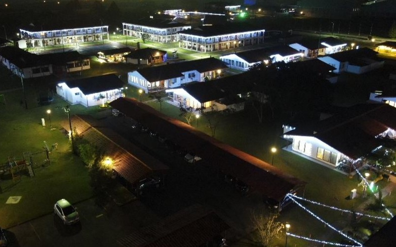 La 'Casa de los Halcones Valientes' se ilumina de Navidad