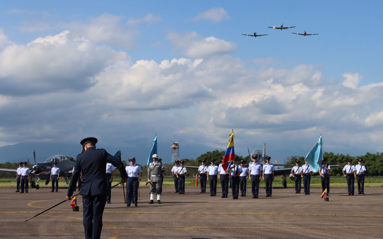 En ceremonia militar fue reconocido el nuevo comandante del Comando Aéreo de Combate No. 2