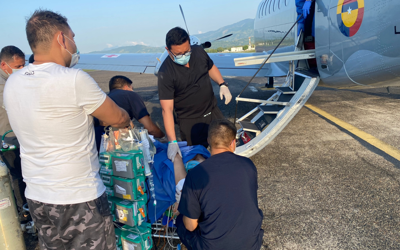 Traslado aeromédico de una mujer fue realizado por su Fuerza Aérea Colombiana en Puerto Salgar, Cundinamarca