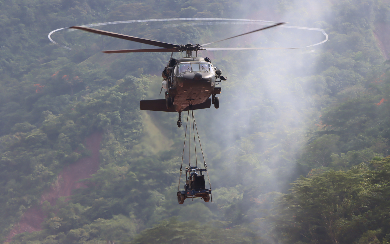 Transporte del equipo para restablecer el acueducto de Villavicencio es realizado por su Fuerza Aérea 