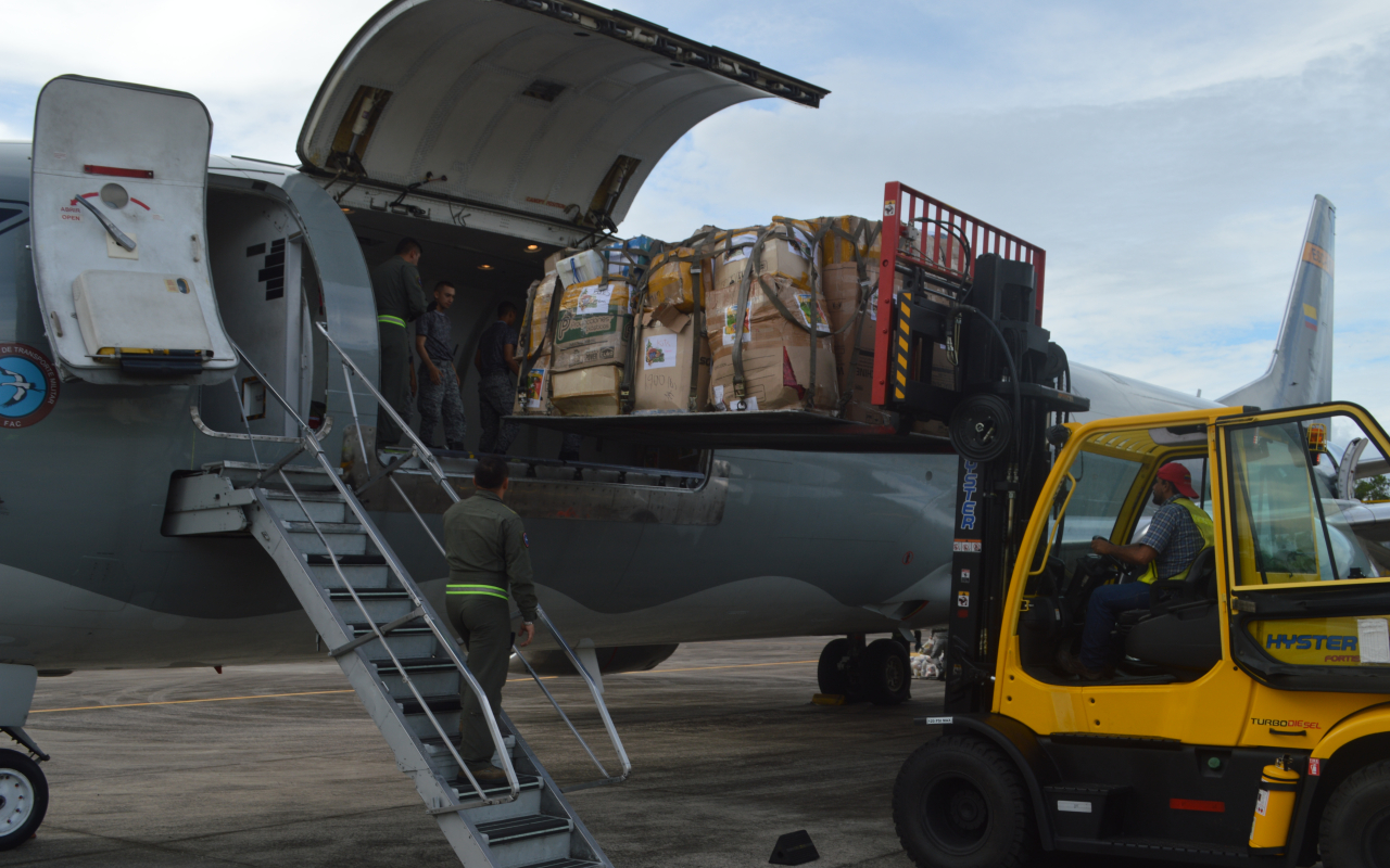 Más de 2 toneladas de mercados y juguetes fueron transportados hasta el Amazonas por su Fuerza 
