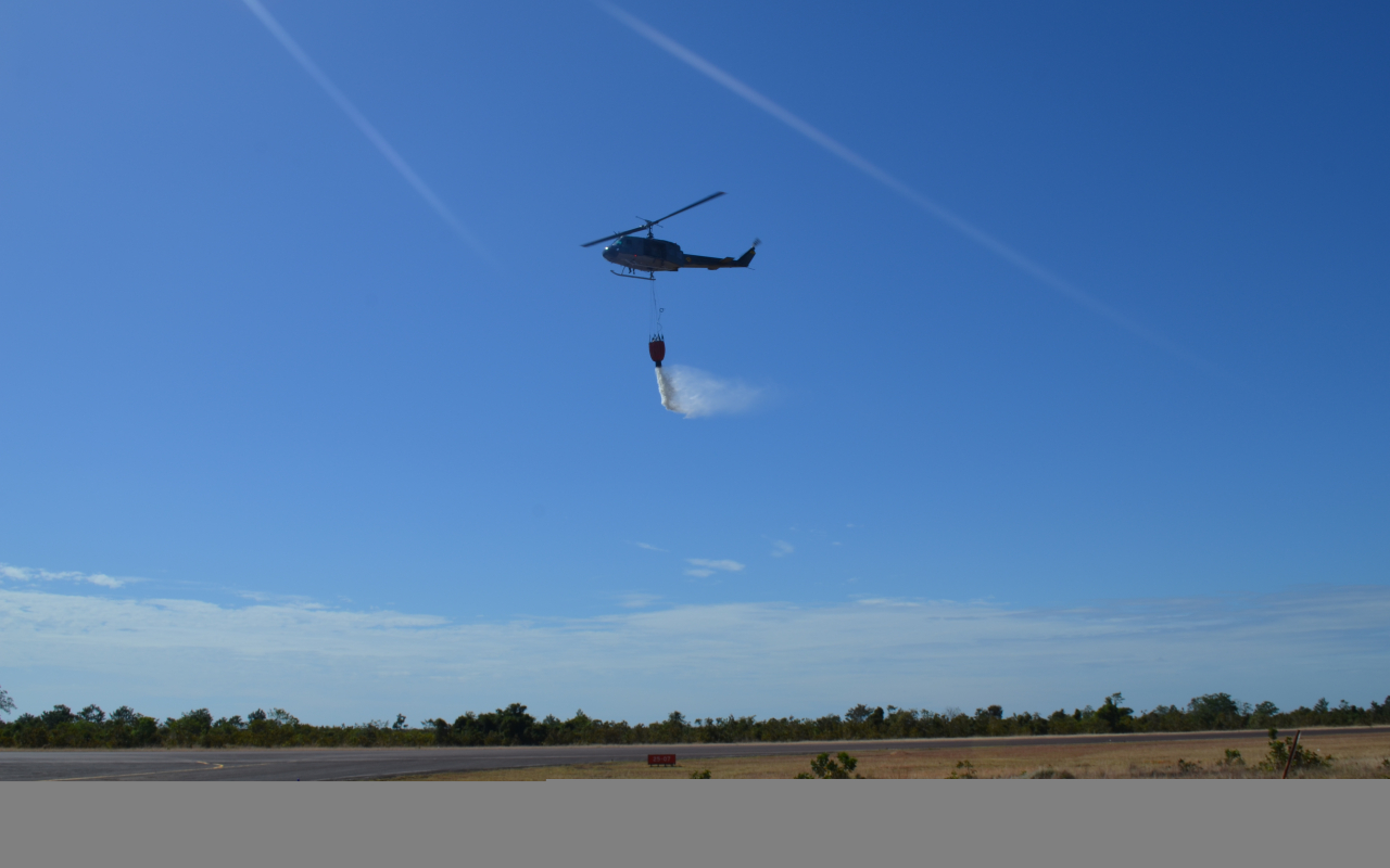 Con el fin de estar preparados para afrontar la temporada de incendios en el Vichada y de controlar desde el aire estos siniestros forestales, su Fuerza Aérea Colombiana (FAC) ahonda en los entrenamientos con el “Bambi Bucket” como herramienta esencial para sofocar las llamas.