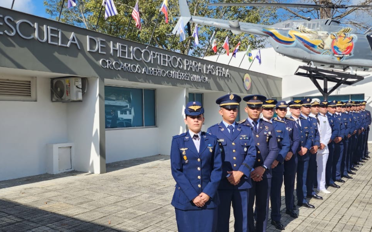 18 Oficiales extranjeros, se formarán como pilotos de ala rotatoria en la Escuela Internacional de Helicópteros para las Fuerzas Armadas