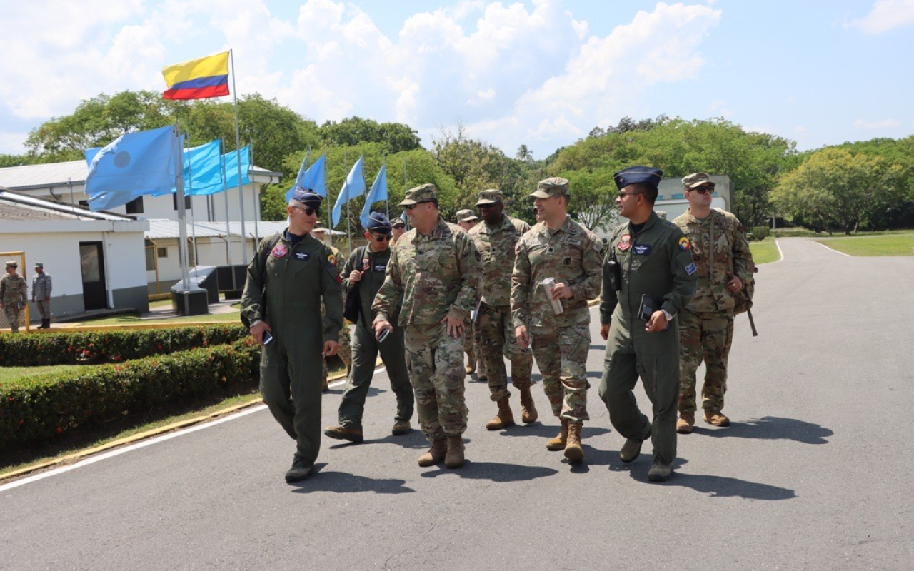 Visita estratégica de la Guardia Nacional de Aviación de Carolina del Sur, a la Escuela Internacional de Helicópteros para las Fuerzas Armadas EIHFA