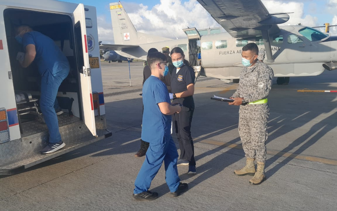  Infante de Marina de la Armada Nacional es trasladado desde Providencia a San Andrés en un Caravan por urgencia médica