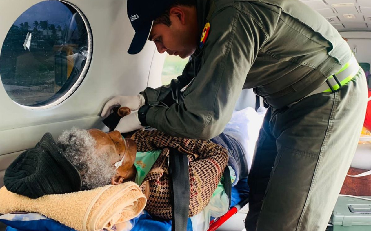 Traslado aeromédico de adulto mayor, fue realizado por su Fuerza Aérea Colombiana