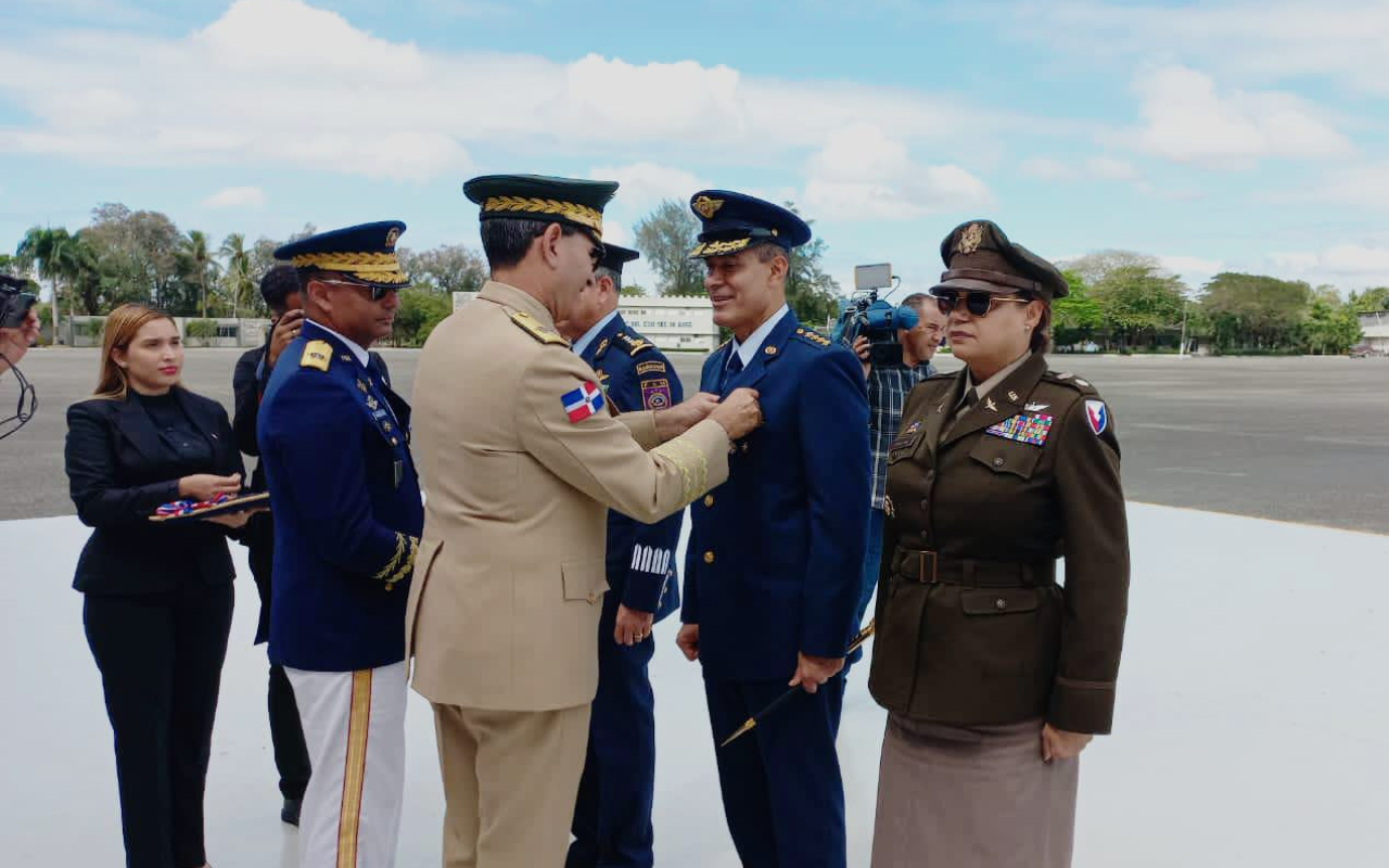 Reconocimiento de la Fuerza Aérea de República Dominicana por la cooperación bilateral