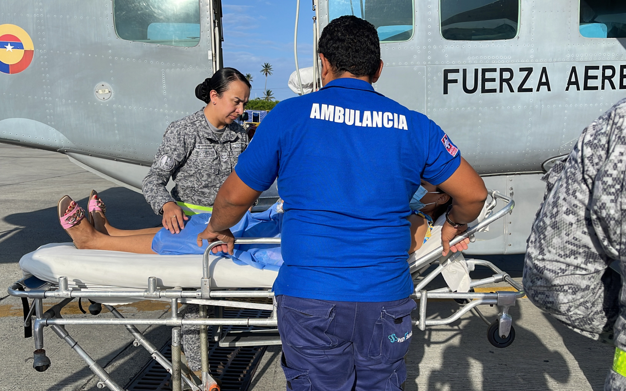 Mujer en estado de gestación, fue trasladada en una aeronave Caravan de su Fuerza Aérea Colombiana