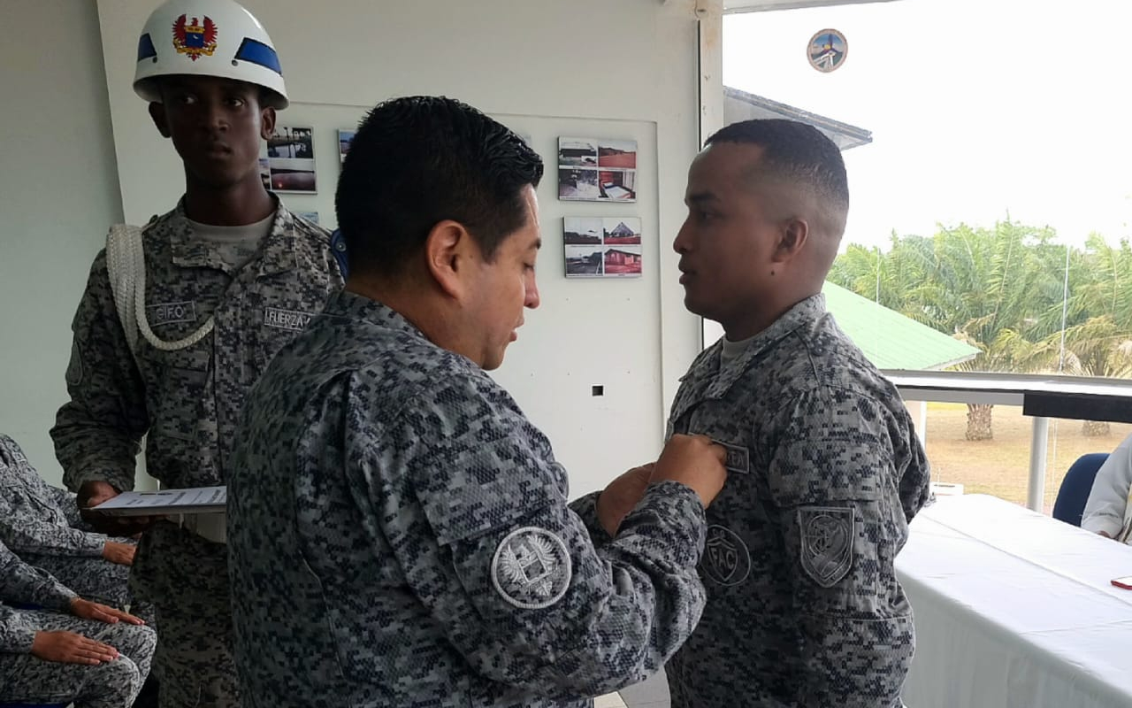 Soldados culminan su servicio militar en el Grupo Aéreo del Oriente