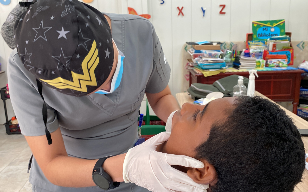 Jornada de salud a niños con capacidades diversas en el Archipiélago