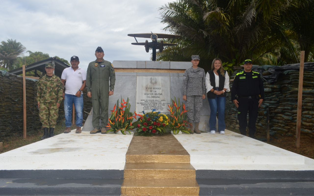 Ofrenda floral en conmemoración al  90º aniversario de la Batalla de Tarapacá fue liderada por su Fuerza Aérea