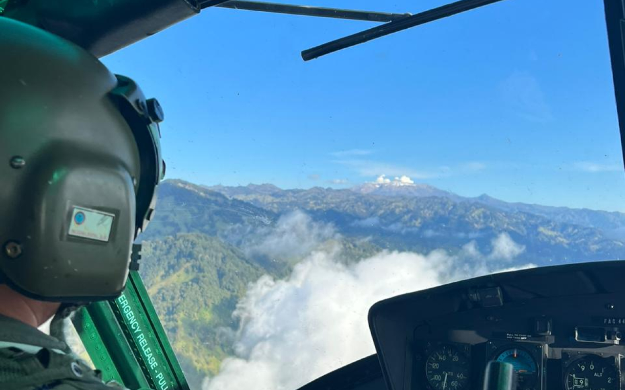Tripulaciones  de su Fuerza Aérea en máxima alerta, por actividad en el volcán Nevado del Ruiz