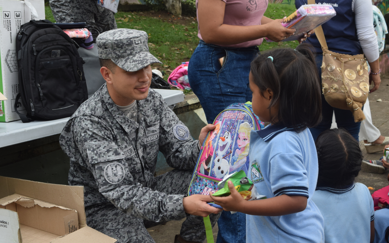 Entrega de kits y jornada lúdica con comunidad indígena en Miranda Cauca