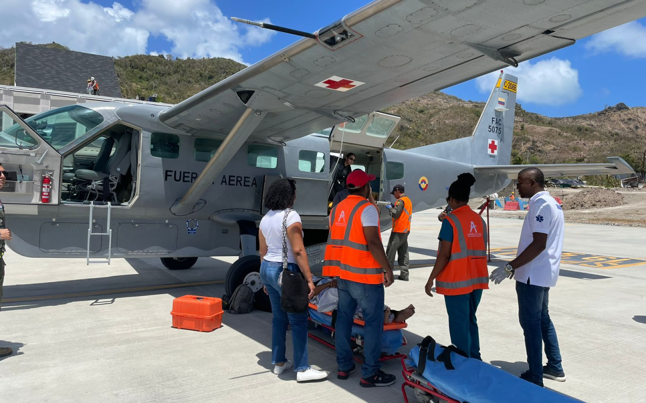 Nueva misión de traslado aeromédico benefició a dos mujeres desde la Isla de Providencia