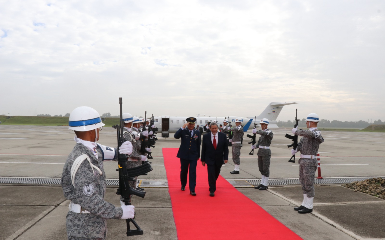 Cuatro invitados a la Cumbre de Venezuela aterrizan en el Comando Aéreo de Transporte Militar 