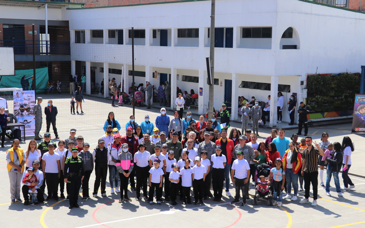 Habitantes de Fontibón en Bogotá accedieron a servicios gratuitos de salud con la Fuerza Aérea