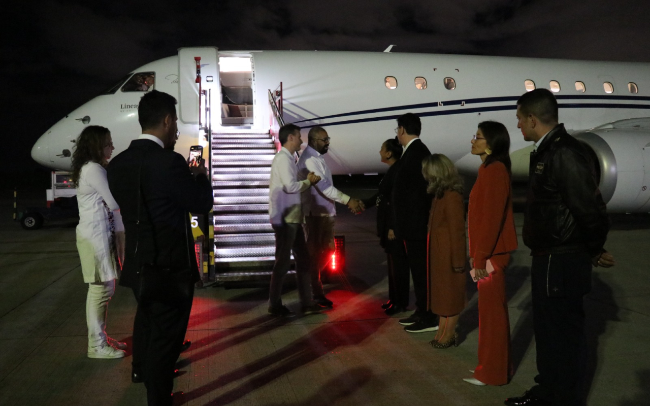 Ministro de relaciones exteriores del Reino Unido fue recibido en el Comando Aéreo de Transporte Militar