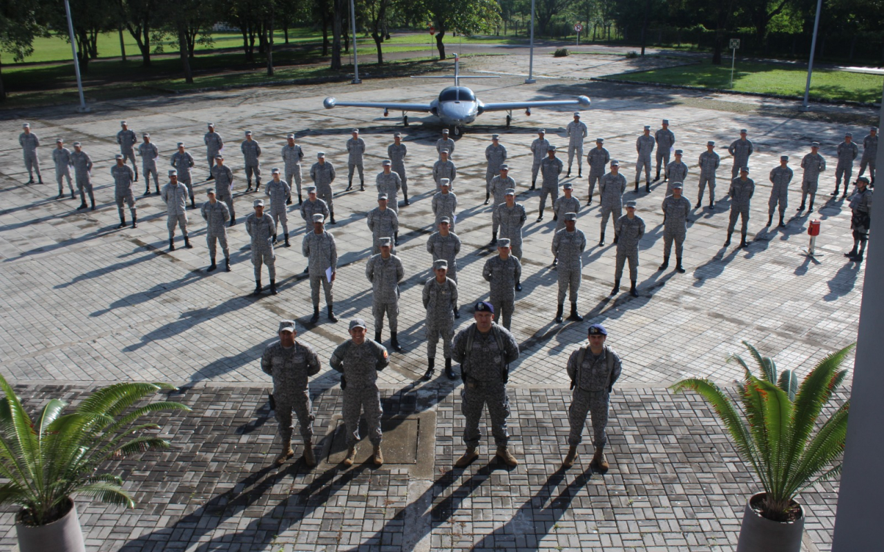 Orgullosos por el deber cumplido, jóvenes colombianos culminan su Servicio Militar en su Fuerza Aérea Colombiana