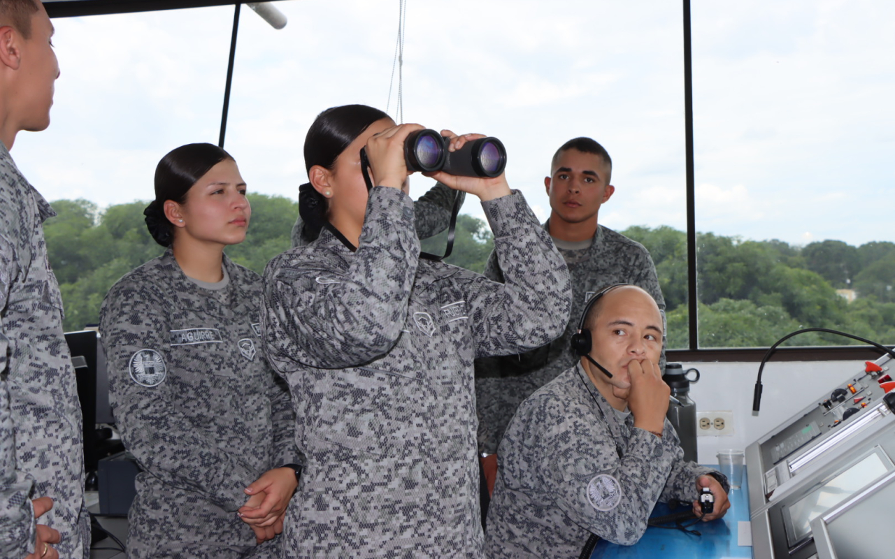 Alumnos de Comunicaciones Aeronáuticas de la ESUFA recibieron entrenamiento en CACOM 2