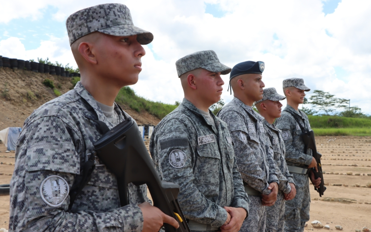Jóvenes Soldados se capacitan como Técnicos Laborales en Protección a Personajes