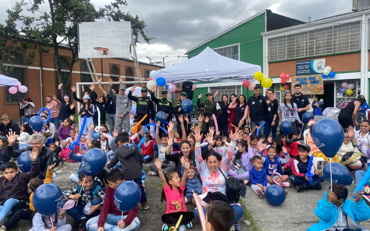 Niños de la localidad de Kennedy en Bogotá celebraron su día con la Fuerza Aérea